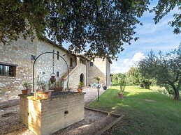 Secluded Mansion in Perugia with Hot Tub