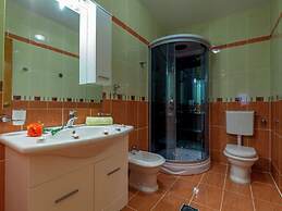 Peaceful Apartment in Dramalj with Hot Tub