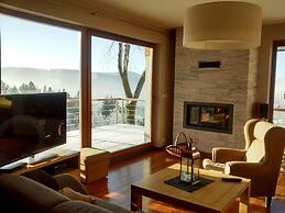 Spacious Hill-view Villa