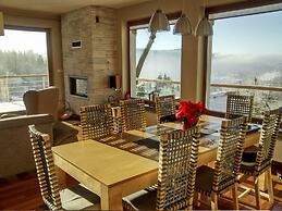 Spacious Hill-view Villa