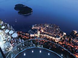 Lovely Mediterranean Home near Beach with Private Open & Covered Terra