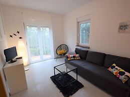 Home With a Private Terrace in a Quiet Area, Near the Sea