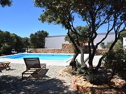 Home With a Private Terrace in a Quiet Area, Near the Sea
