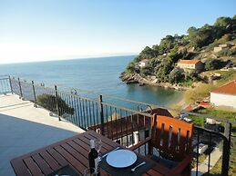 Charming Apartment With Terrace and Beautiful sea View. Near the Beach