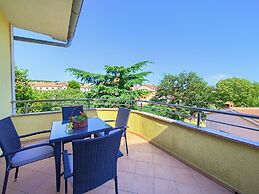 Alluring Apartment in Vantacici Amid the Sea