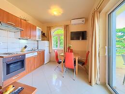 Alluring Apartment in Vantacici Amid the Sea