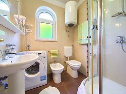 Alluring Apartment in Vantacici Amid the Sea