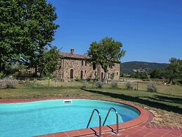 Apartment in a Rustic House in the Tuscan Hills Near the Sea