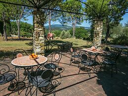 Apartment in a Rustic House in the Tuscan Hills Near the Sea