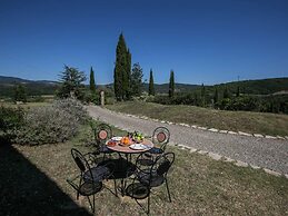 Apartment in a Rustic House in the Tuscan Hills Near the Sea