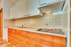 Serene Apartment in Dramalj with Hot Tub