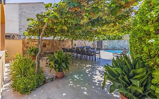 Villa in Peroj With Pool Near Beach