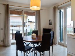 Elegant Holiday Home in Lazise with Swimming Pool near Lake