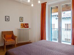 Elegant Holiday Home in Lazise with Swimming Pool near Lake