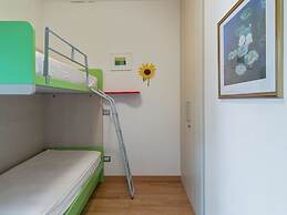 Elegant Holiday Home in Lazise with Swimming Pool near Lake