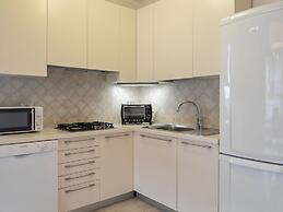 Elegant Holiday Home in Lazise with Swimming Pool near Lake