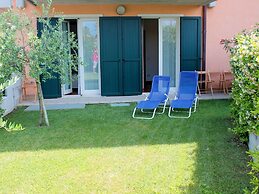 Elegant Holiday Home in Lazise with Swimming Pool near Lake