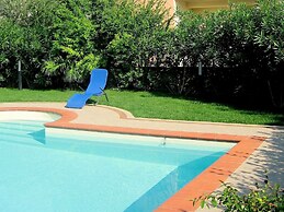 Elegant Holiday Home in Lazise with Swimming Pool near Lake