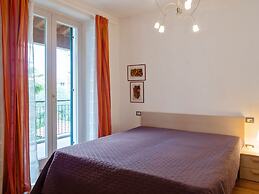 Elegant Holiday Home in Lazise with Swimming Pool near Lake