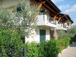 Elegant Holiday Home in Lazise with Swimming Pool near Lake