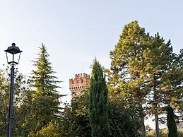 Elegant Holiday Home in Lazise with Swimming Pool near Lake