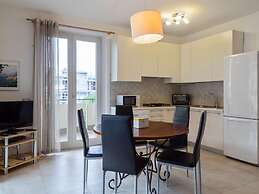 Elegant Holiday Home in Lazise with Swimming Pool near Lake