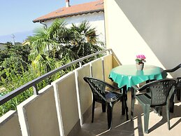 Elegant Holiday Home in Lazise with Swimming Pool near Lake