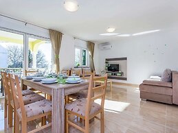Contemporary Holiday Home in Dramalj