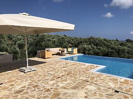 Luxurious Villa in Kamaria Peloponnese