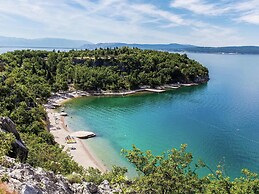 Apartment in Dramalj With Swimming Pool