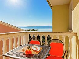 Alluring Apartment in Dramalj with Hot Tub