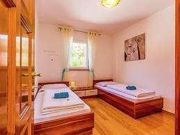 Alluring Apartment in Dramalj with Hot Tub