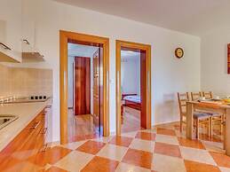 Alluring Apartment in Dramalj with Hot Tub