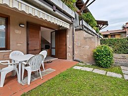 Vibrant Holiday Home in Lazise with Swimming Pool near 2 Lakes