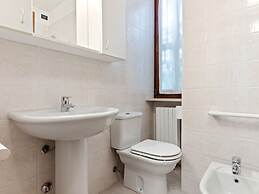 Vibrant Holiday Home in Lazise with Swimming Pool near 2 Lakes