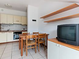 Vibrant Holiday Home in Lazise with Swimming Pool near 2 Lakes