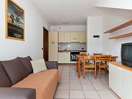 Vibrant Holiday Home in Lazise with Swimming Pool near 2 Lakes