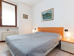 Vibrant Holiday Home in Lazise with Swimming Pool near 2 Lakes