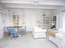 Luxurious Villa in Torre Suda with Hot Tub