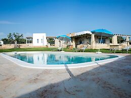 Luxurious Villa in Torre Suda with Hot Tub