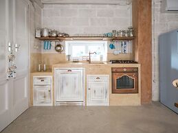 Luxurious Villa in Torre Suda with Hot Tub