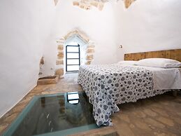 Luxurious Villa in Torre Suda with Hot Tub