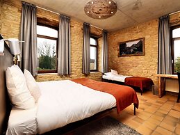 Luxury Villa With Swimming Pool and Sauna
