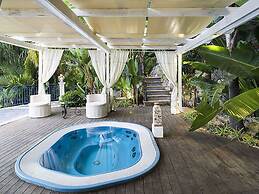 Exclusive Villa With Panoramic Swimming Pool and Hot Tub, Near the Sea