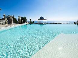 Exclusive Villa With Panoramic Swimming Pool and Hot Tub, Near the Sea