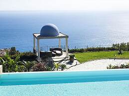 Exclusive Villa With Panoramic Swimming Pool and Hot Tub, Near the Sea