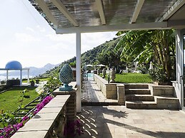 Exclusive Villa With Panoramic Swimming Pool and Hot Tub, Near the Sea