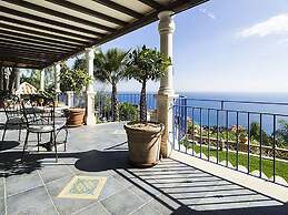 Exclusive Villa With Panoramic Swimming Pool and Hot Tub, Near the Sea