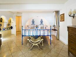 Exclusive Villa With Panoramic Swimming Pool and Hot Tub, Near the Sea