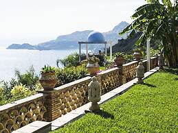 Exclusive Villa With Panoramic Swimming Pool and Hot Tub, Near the Sea